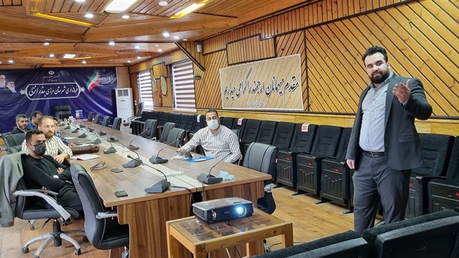 جلسه آموزشی کار با سامانه سیماک برای دهیاران شهرستان بندر انزلی در سالن فرمانداری این شهرستان برگزار شد.